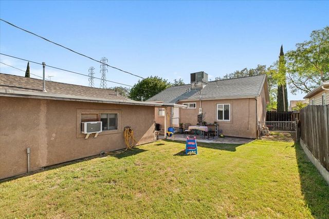 231 Poplar Ave, Manteca, CA 95336