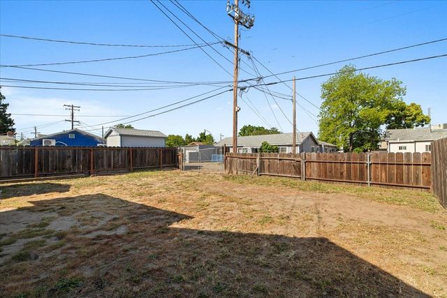 231 Poplar Ave, Manteca, CA 95336