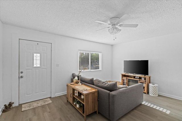 231 Poplar Ave, Manteca, CA 95336