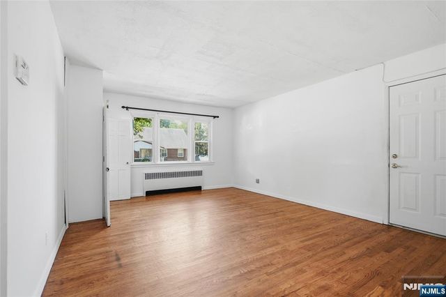 17 E Johnson Avenue, Bergenfield, NJ 07621