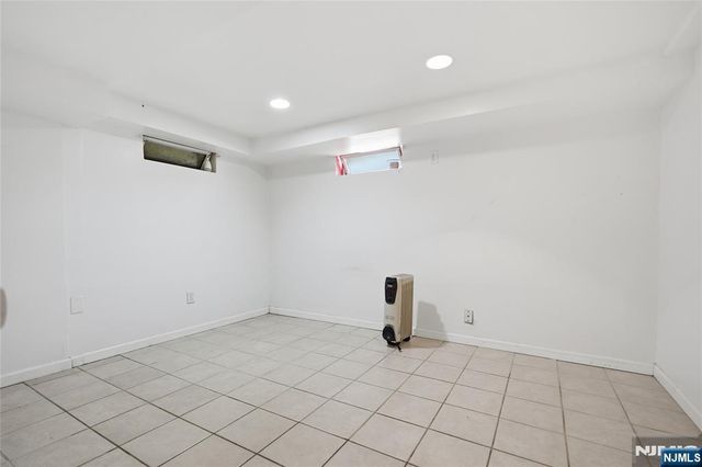 17 E Johnson Avenue, Bergenfield, NJ 07621