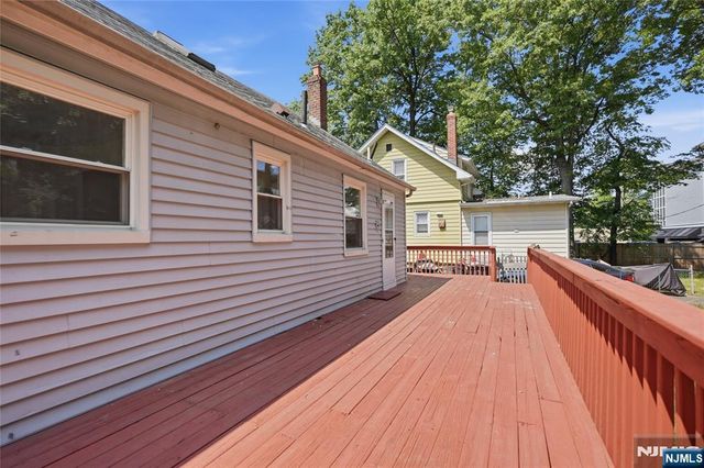 17 E Johnson Avenue, Bergenfield, NJ 07621