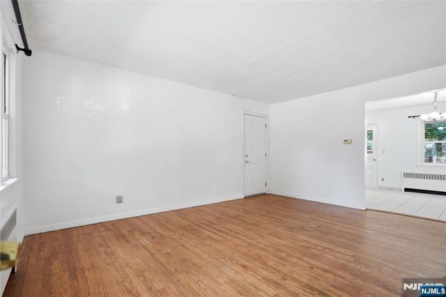 17 E Johnson Avenue, Bergenfield, NJ 07621