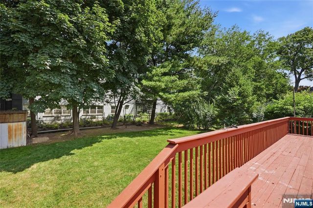 17 E Johnson Avenue, Bergenfield, NJ 07621