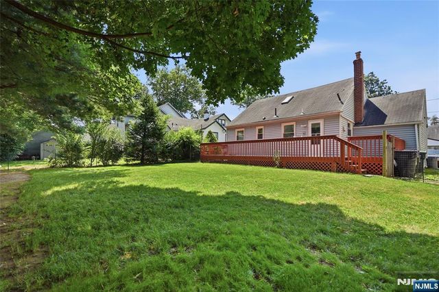 17 E Johnson Avenue, Bergenfield, NJ 07621