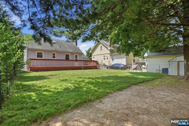17 E Johnson Avenue, Bergenfield, NJ 07621