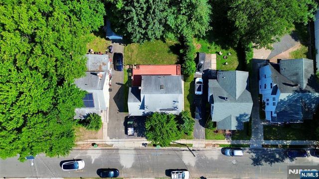17 E Johnson Avenue, Bergenfield, NJ 07621