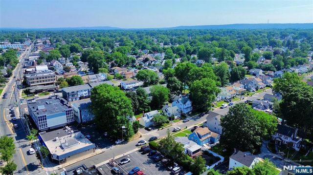 17 E Johnson Avenue, Bergenfield, NJ 07621