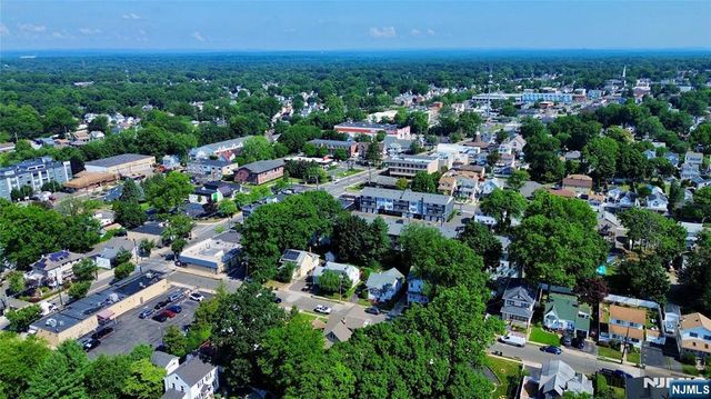 17 E Johnson Avenue, Bergenfield, NJ 07621