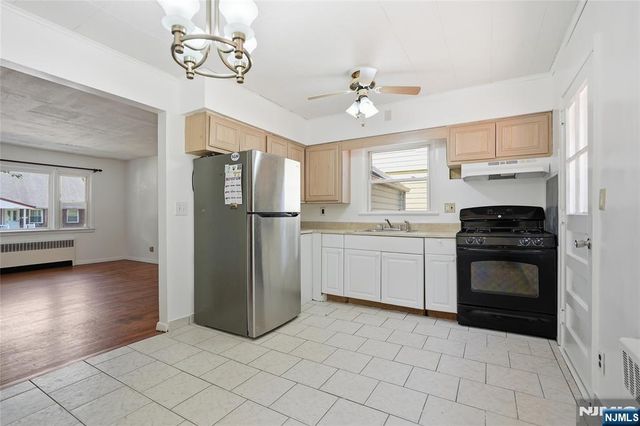 17 E Johnson Avenue, Bergenfield, NJ 07621