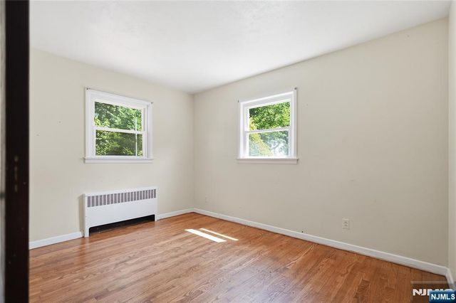 17 E Johnson Avenue, Bergenfield, NJ 07621