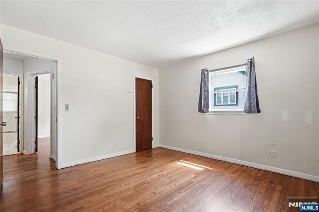 17 E Johnson Avenue, Bergenfield, NJ 07621