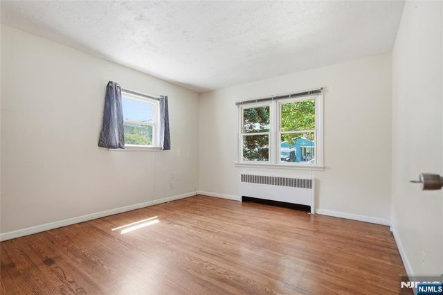 17 E Johnson Avenue, Bergenfield, NJ 07621