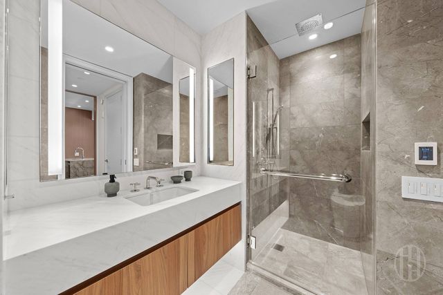 111 W 56th St Apt 41D, New York City, NY 10019