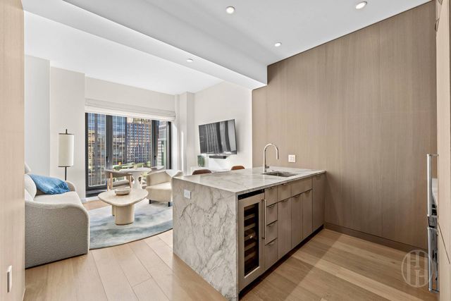 111 W 56th St Apt 41D, New York City, NY 10019
