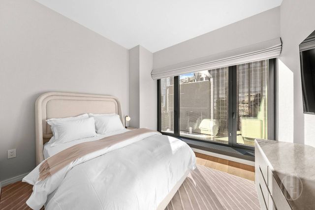 111 W 56th St Apt 41D, New York City, NY 10019