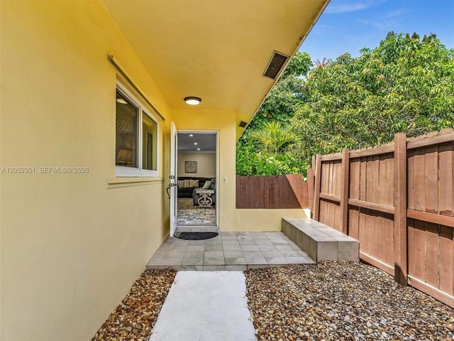 8754 SW 50th Pl, Cooper City, FL 33328