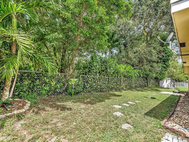 8754 SW 50th Pl, Cooper City, FL 33328