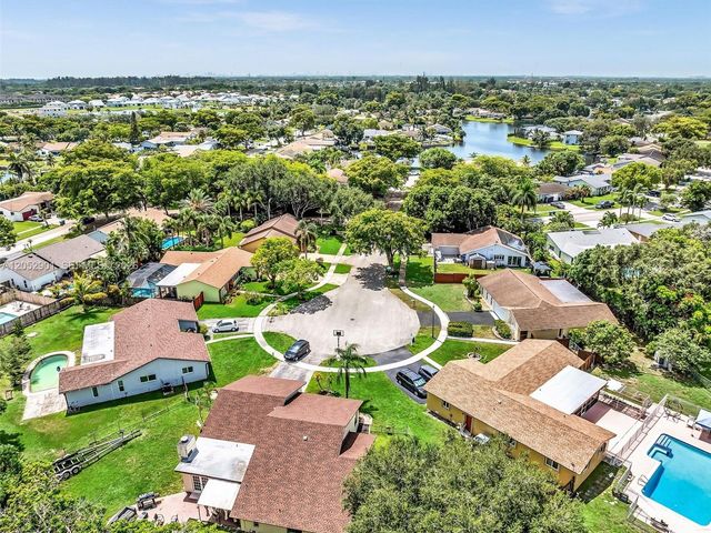 8754 SW 50th Pl, Cooper City, FL 33328