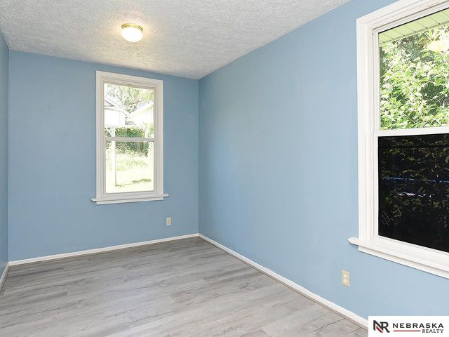 2414 N 45th Street, Omaha, NE 68104