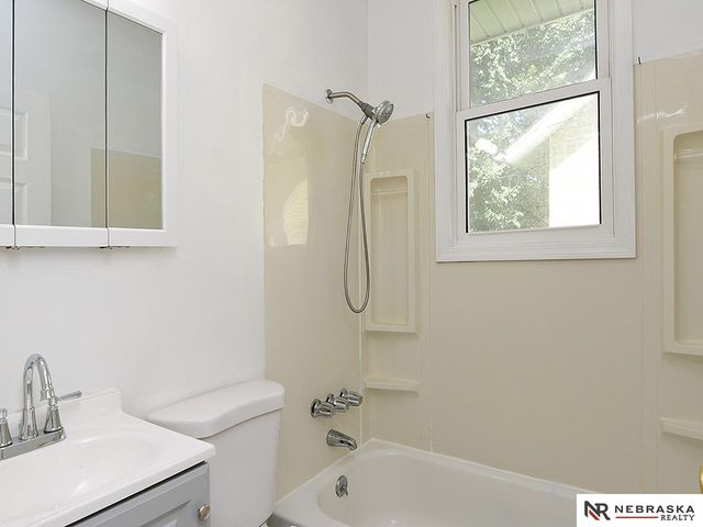 2414 N 45th Street, Omaha, NE 68104
