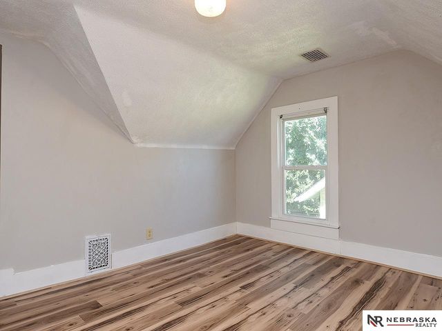 2414 N 45th Street, Omaha, NE 68104