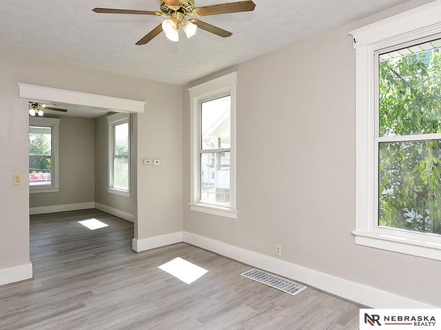 2414 N 45th Street, Omaha, NE 68104