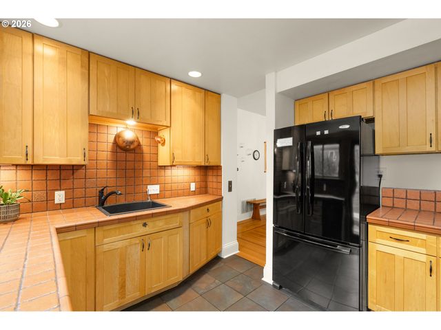 2220 Ne CLACKAMAS St, Portland, OR 97232