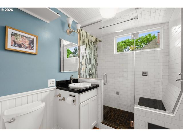 2220 Ne CLACKAMAS St, Portland, OR 97232