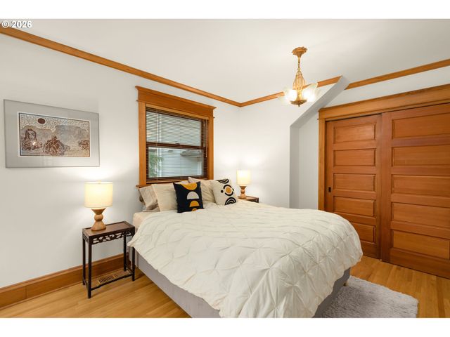 2220 Ne CLACKAMAS St, Portland, OR 97232