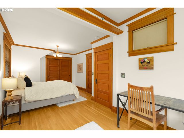 2220 Ne CLACKAMAS St, Portland, OR 97232