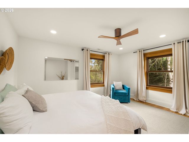 2220 Ne CLACKAMAS St, Portland, OR 97232