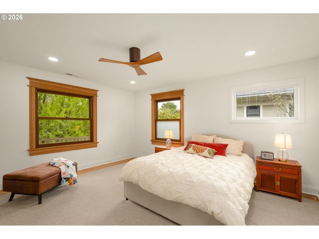 2220 Ne CLACKAMAS St, Portland, OR 97232