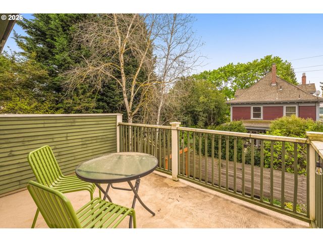 2220 Ne CLACKAMAS St, Portland, OR 97232