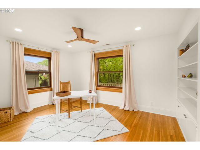 2220 Ne CLACKAMAS St, Portland, OR 97232