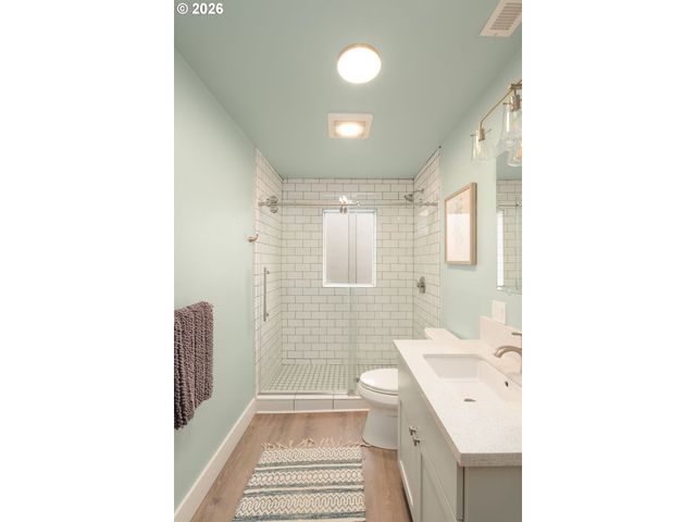 2220 Ne CLACKAMAS St, Portland, OR 97232