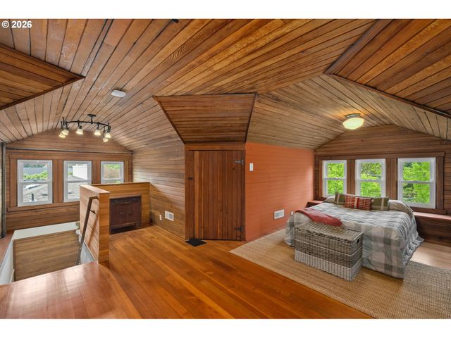 2220 Ne CLACKAMAS St, Portland, OR 97232