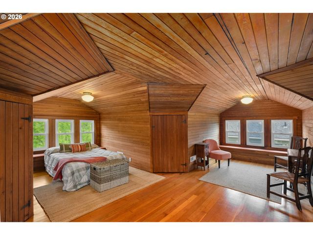 2220 Ne CLACKAMAS St, Portland, OR 97232