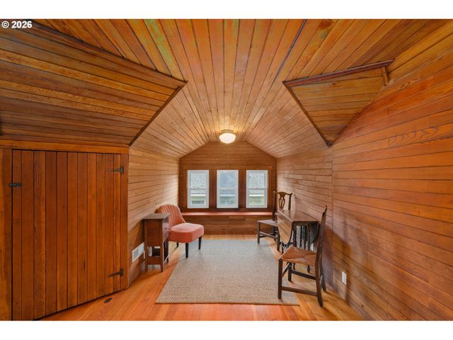 2220 Ne CLACKAMAS St, Portland, OR 97232