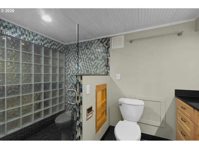 2220 Ne CLACKAMAS St, Portland, OR 97232