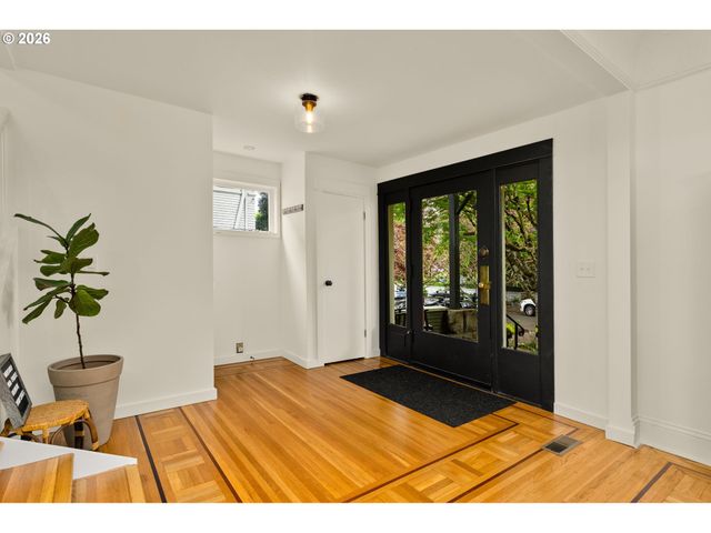 2220 Ne CLACKAMAS St, Portland, OR 97232