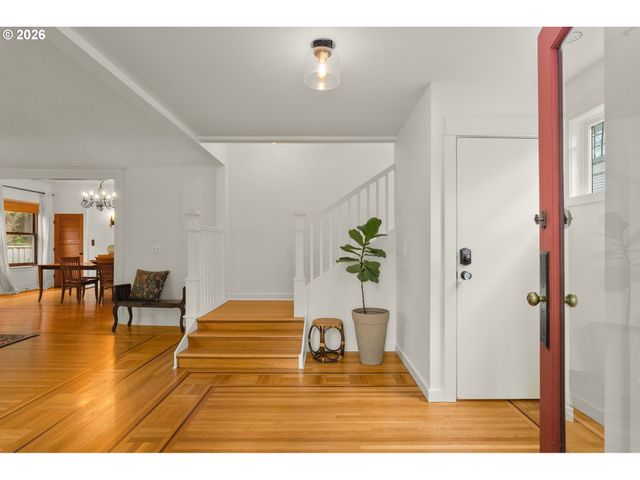 2220 Ne CLACKAMAS St, Portland, OR 97232