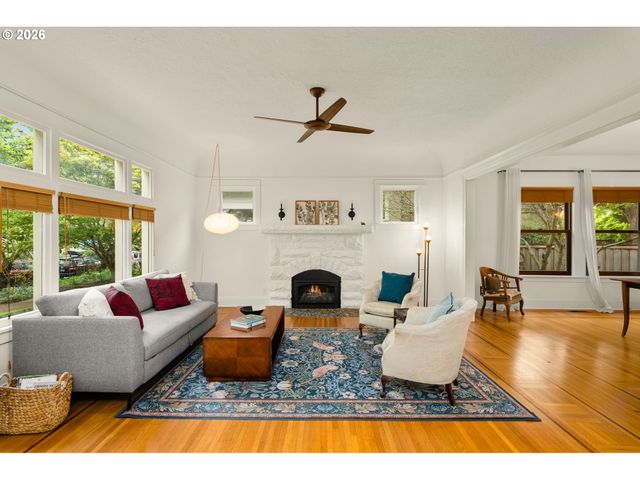 2220 Ne CLACKAMAS St, Portland, OR 97232