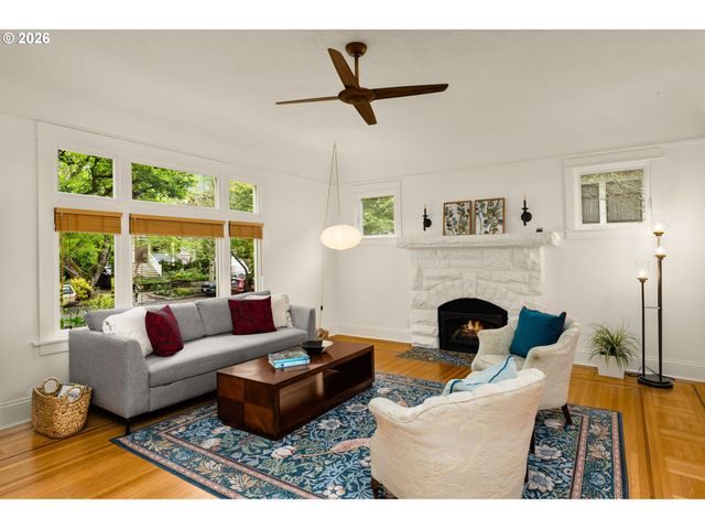 2220 Ne CLACKAMAS St, Portland, OR 97232