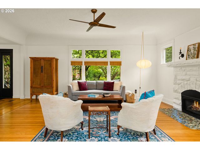 2220 Ne CLACKAMAS St, Portland, OR 97232