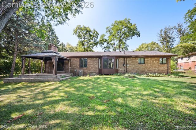 31034 Berryhill Street, Farmington Hills, MI 48331