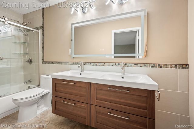 31034 Berryhill Street, Farmington Hills, MI 48331