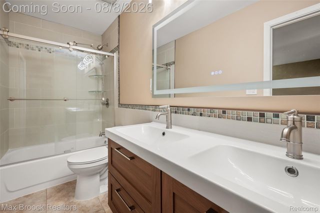 31034 Berryhill Street, Farmington Hills, MI 48331