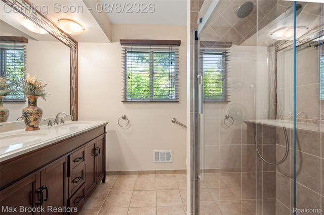 31034 Berryhill Street, Farmington Hills, MI 48331