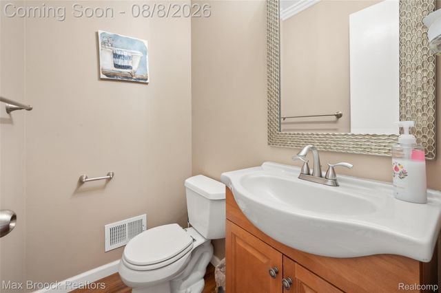 31034 Berryhill Street, Farmington Hills, MI 48331
